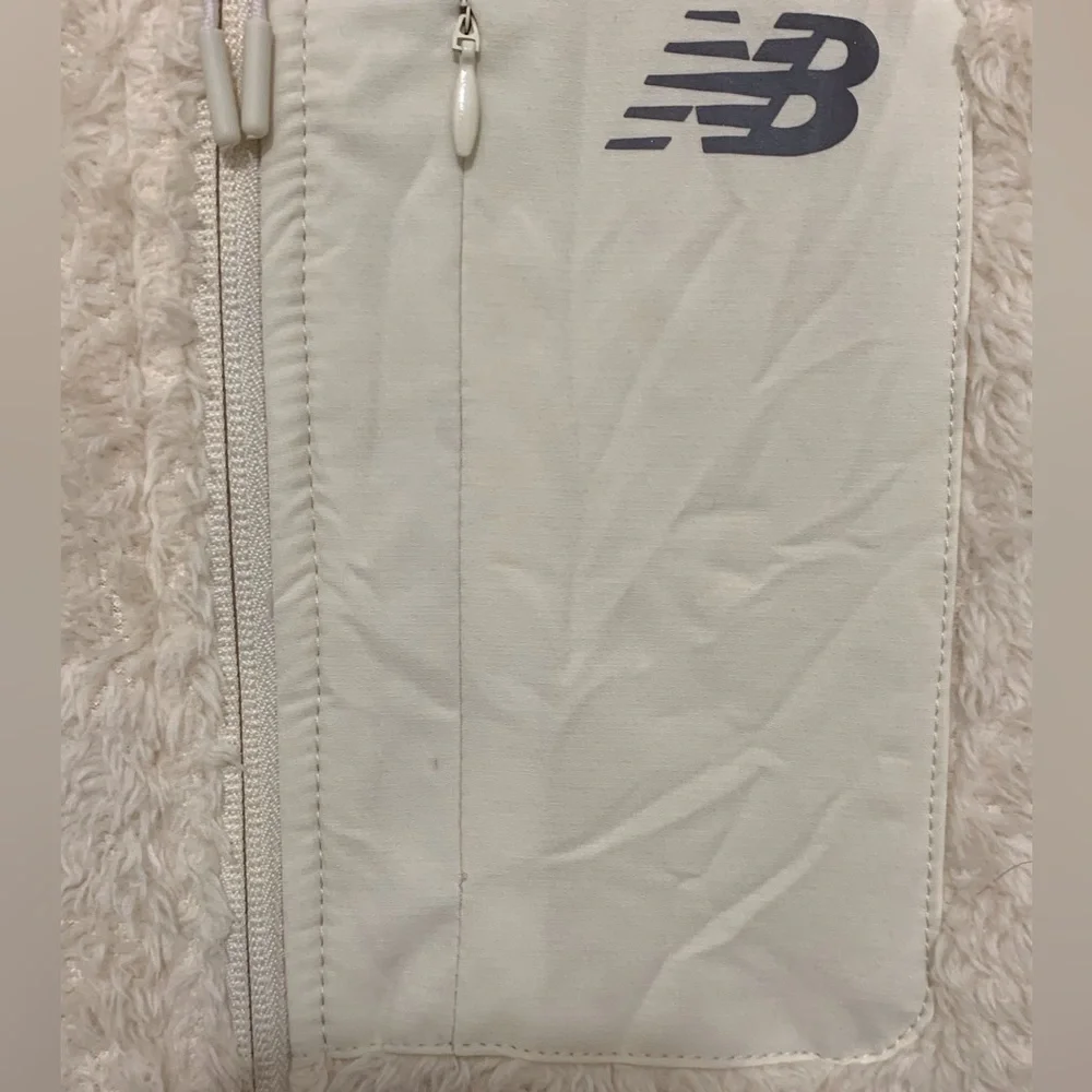New Balance Women’s Deep Pile Fleece Jacket - Picture 2 of 4